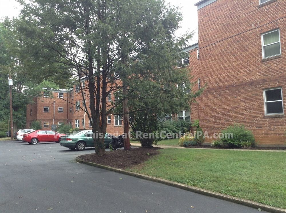 Building Photo - 400 S College St Apt 207