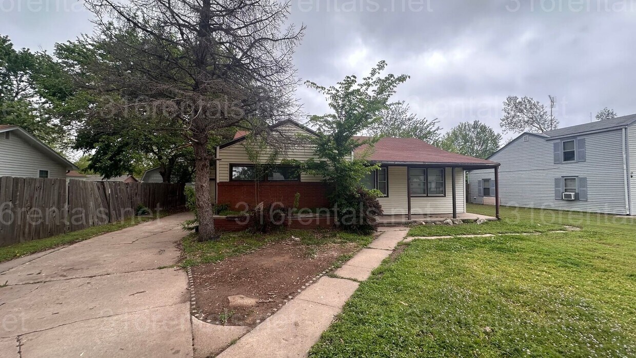 Primary Photo - $1195 - 3 bed 1.5 bath - Single Family Home