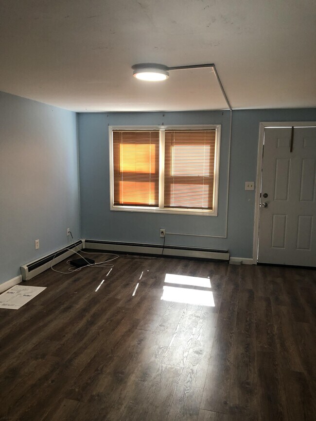 Building Photo - 102 Winthrop St