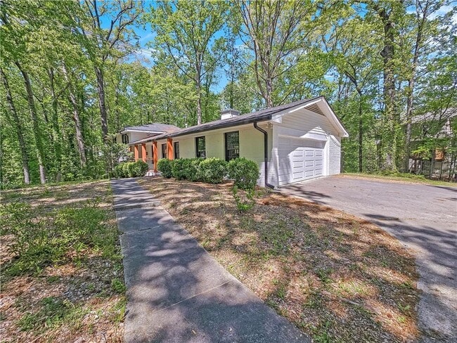 Building Photo - 6810 Temple Cir SE