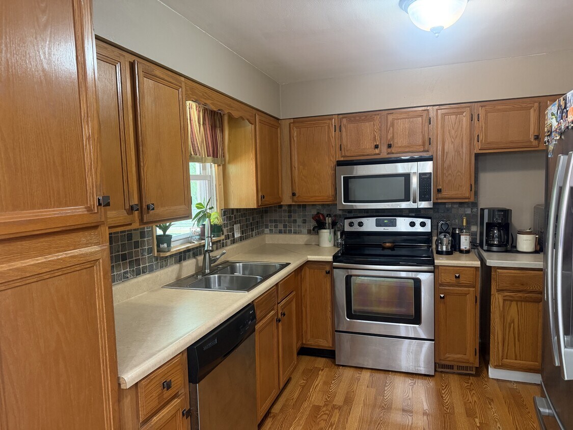 Foto del edificio - 2191 Frostwood Ave