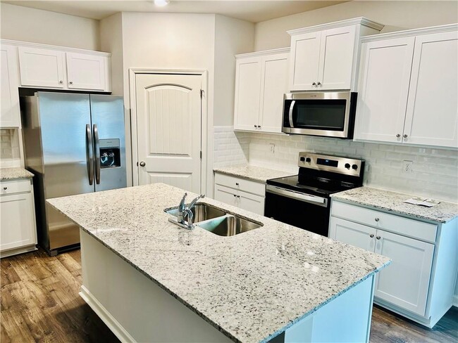 Building Photo - 380 Stoneybrook Dr