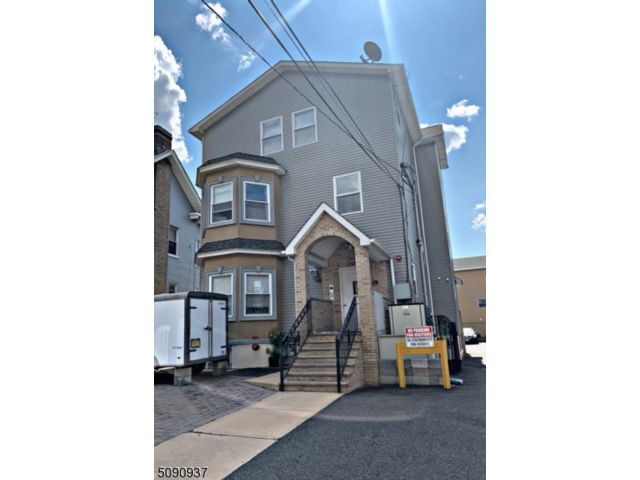 Primary Photo - 152 Chilton St
