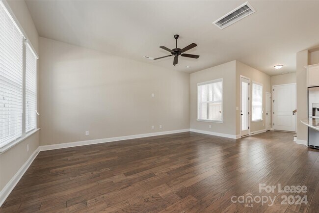 Building Photo - 7546 Waverly Walk Ave