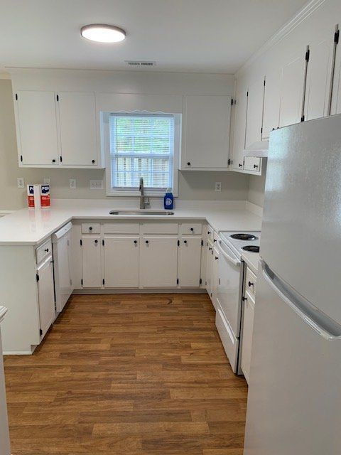 Foto del edificio - 3975 Sterling Pointe Dr