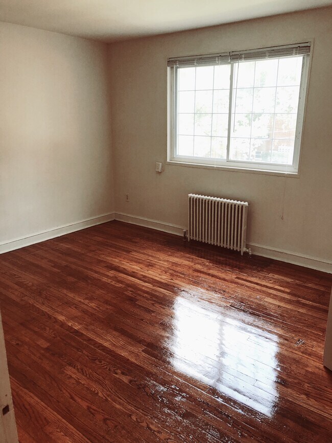 Building Photo - 100 Schuyler Rd