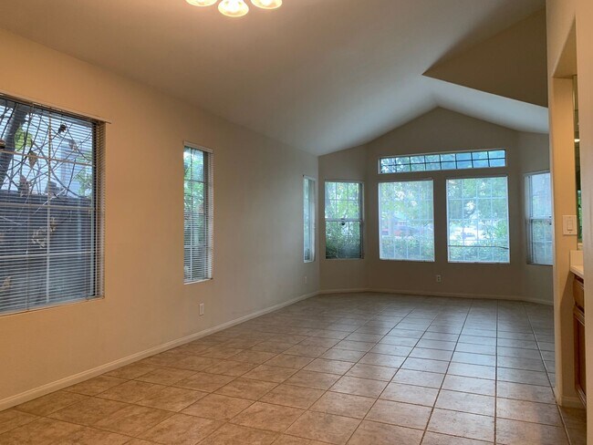 Building Photo - 3 Bedroom single story home in Murrieta available for rent