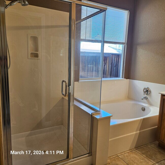 Building Photo - 916 Sawyer Way