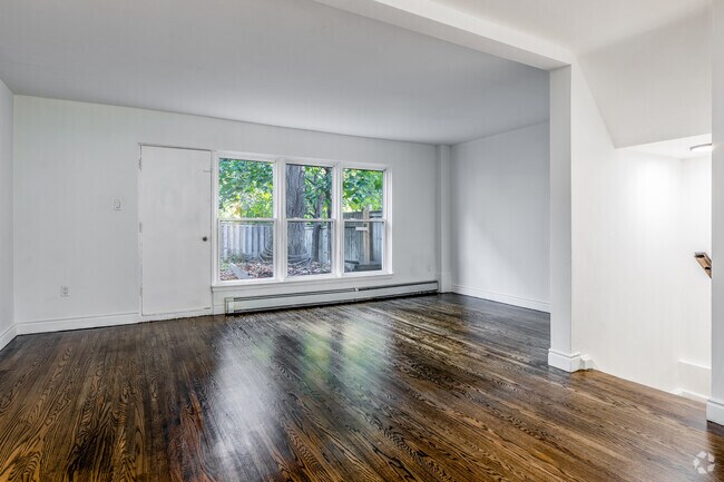 3 chambres, 1,5 salle de bain - 1 700 pi2 - Salon - 1370 Silver Spear Road