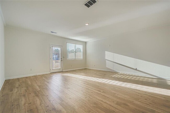 Foto del edificio - 6221 Honeybell Aly