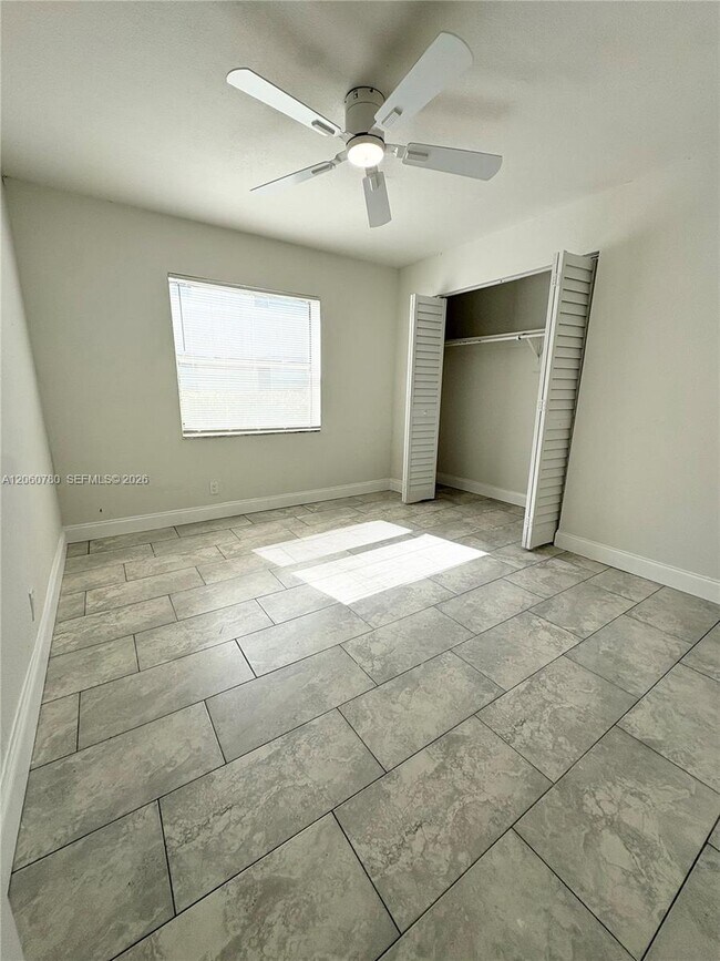 Foto del edificio - 4119 Woodside Dr