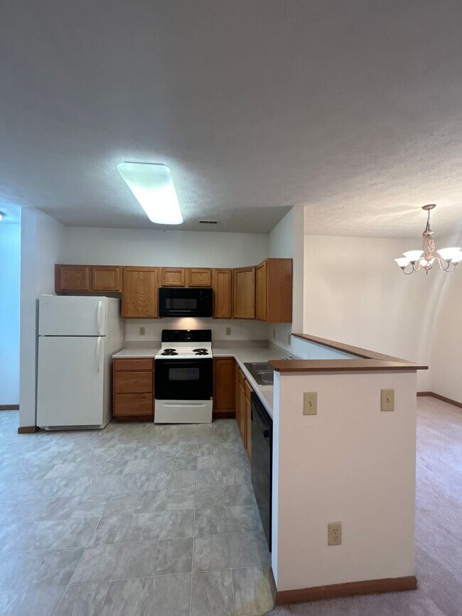 Foto del edificio - 3 Bedroom Townhome - Short Term Lease Avai...