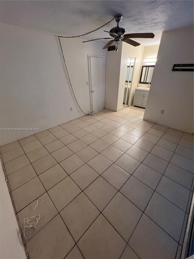 Foto del edificio - 1515 NE 125th Terrace
