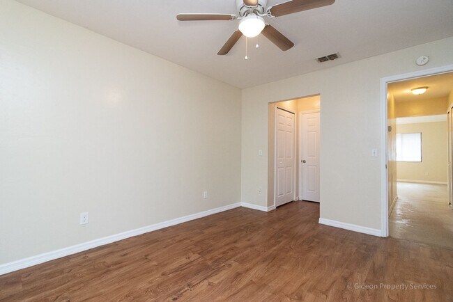 Foto del edificio - Cedar Ridge 501 A-C