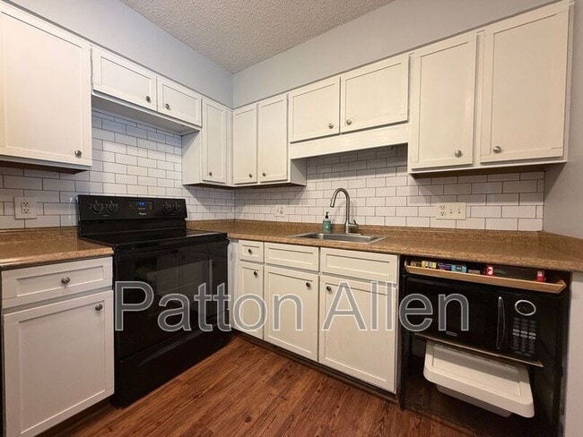 Building Photo - 1304 Abbey Cir