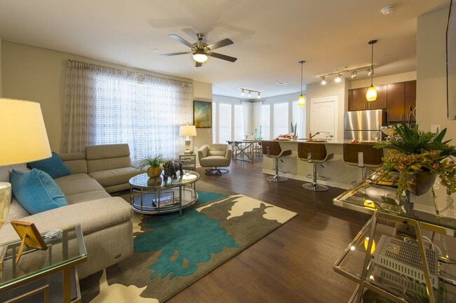 Building Photo - Make This Space Your Own!