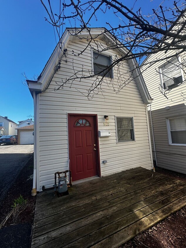 Primary Photo - 1 BD/ 1 BA Home for Rent in Carnegie