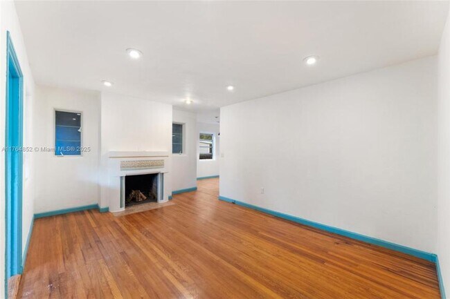 Building Photo - 3 bedroom in Miami FL 33127