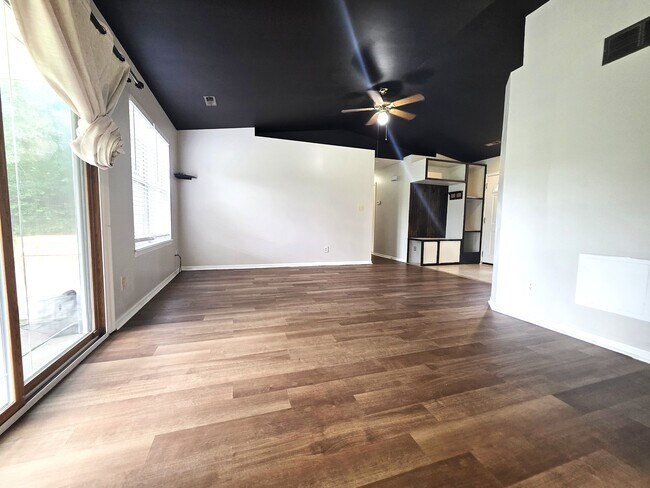 Foto del edificio - 324 Palomino Ln