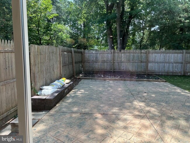 Building Photo - 5 Queen Anne Ct