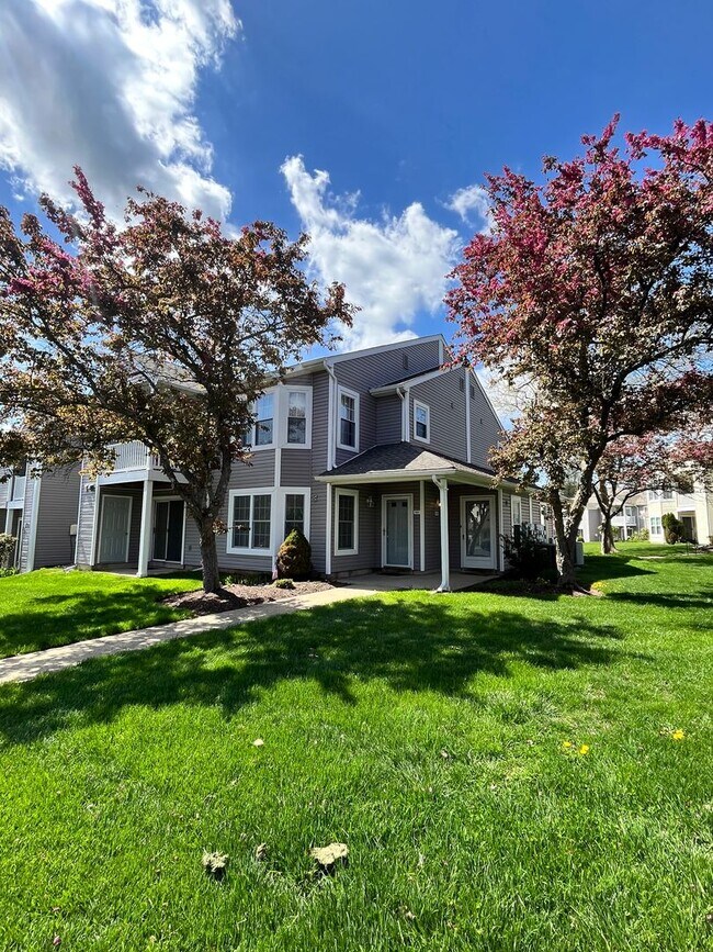 Building Photo - Beautiful 2 Bd / 1 Bth Condo in Council Rock