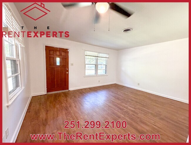 Foto del edificio - 704 Raines Dr