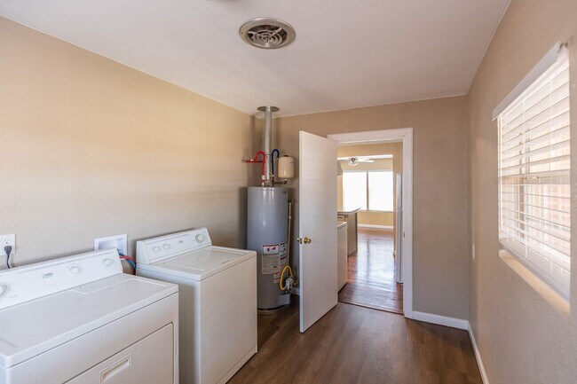 Foto del edificio - Cozy 3 Bed 2 Bath Home - Pets on Owner Approval!
