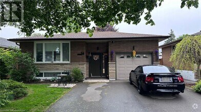 Building Photo - 54 Atwater Crescent