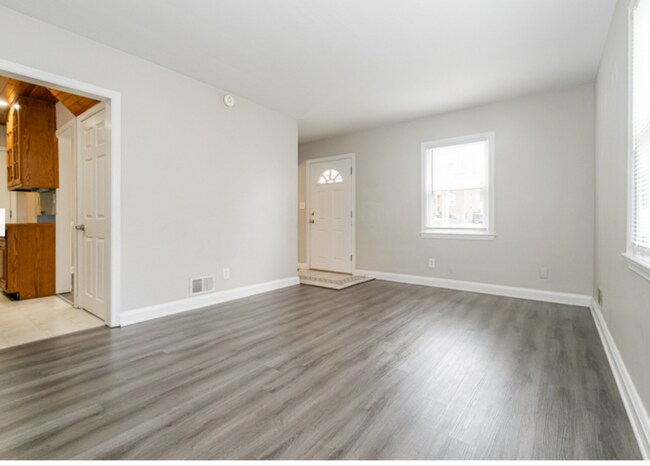 Building Photo - 3 Bedroom in Parkville