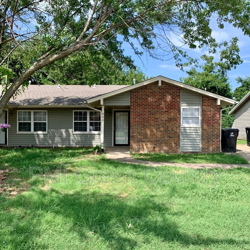 Primary Photo - 428 S Elm Ct