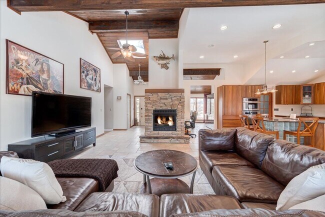 Foto del edificio - 441 Burlingham Rd