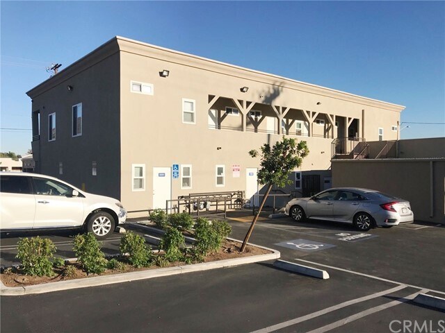 Primary Photo - 1349 N Altadena Dr