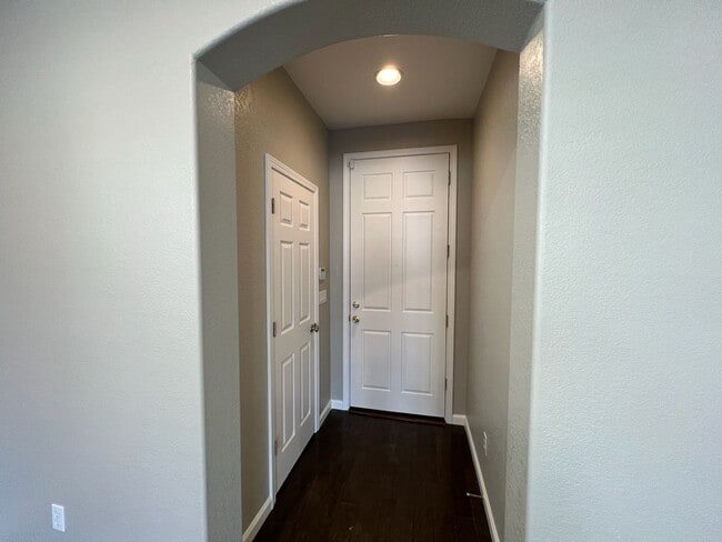 Building Photo - Well-appointed single-story home located walking distance to Manteca's Woodward Park!