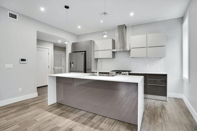 Foto del edificio - 100-102-102 Oak St