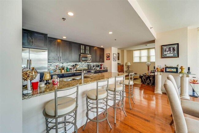 Foto del edificio - 1125 Maxwell Ln