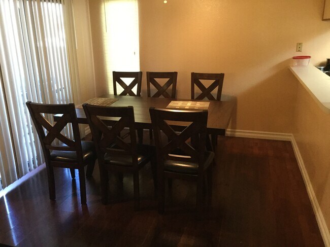 Foto del edificio - 553 Park Shadow Ct