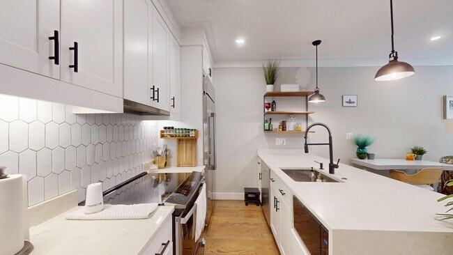 Foto del edificio - Capitol Hill Fully Furnished Three Bedroom...