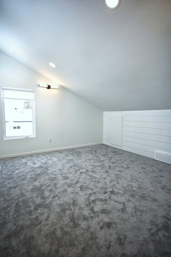 Building Photo - 12114-12143 43 St NW