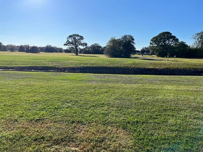 Foto del edificio - 1006 Villaway W