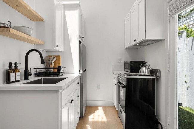 Building Photo - 910 Nowita Pl
