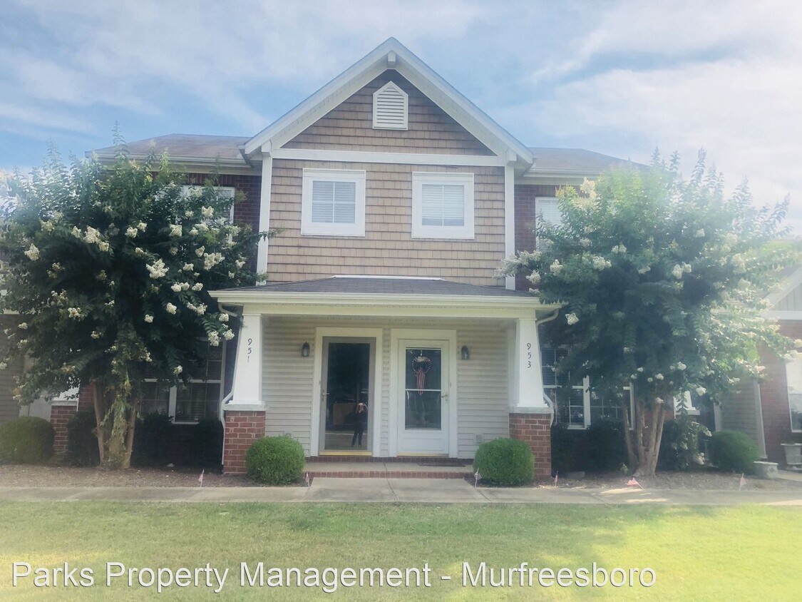 Primary Photo - 2 br, 2.5 bath House - 951 Seven Oaks Blvd