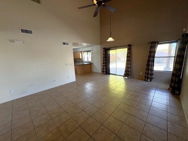 Building Photo - East side beauty 4 bedrooms