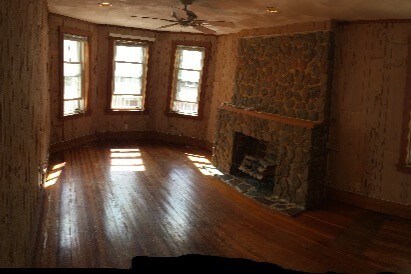 Living room - 932 E 4th St