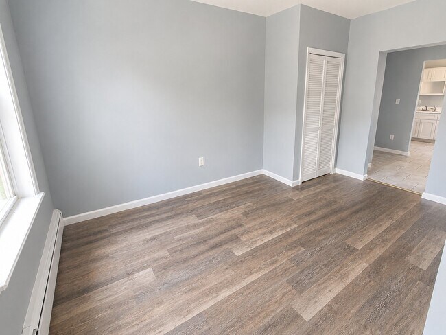 Building Photo - 128 E Holsman St
