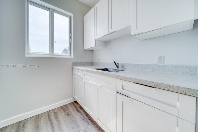 Foto del edificio - 2352 SW 5th St