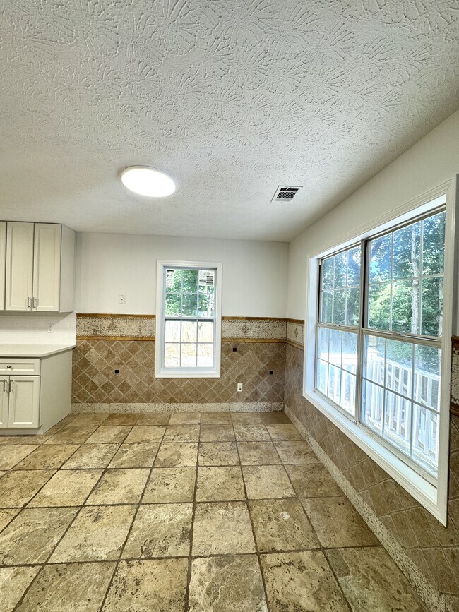 Building Photo - 1116 Venice Cir