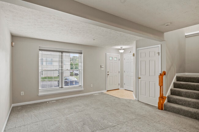 Building Photo - 8755 Thornbrook Dr