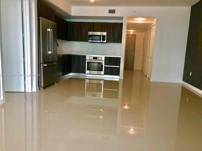 Foto del edificio - 488 NE 18th St