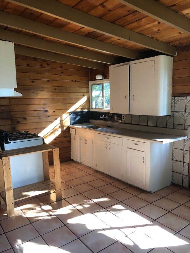 Kitchen - 695 Old Grade Rd