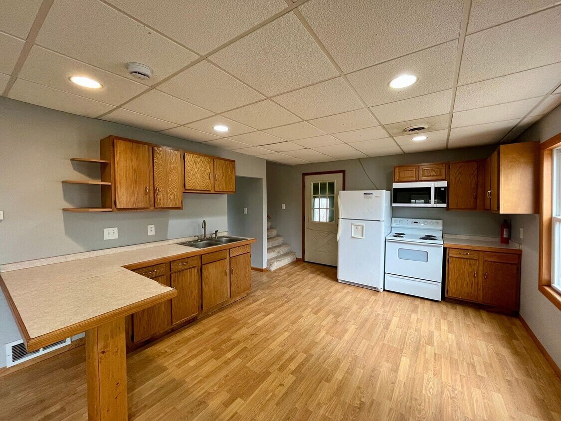 Primary Photo - 4 bed 1.5 bath single family home in Rhine...